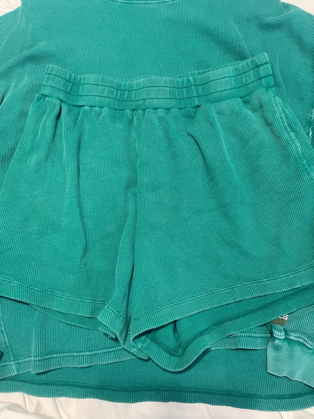 Thermal Resort Shorts - Sunbleached Kelly Green - Picture 2 of 3